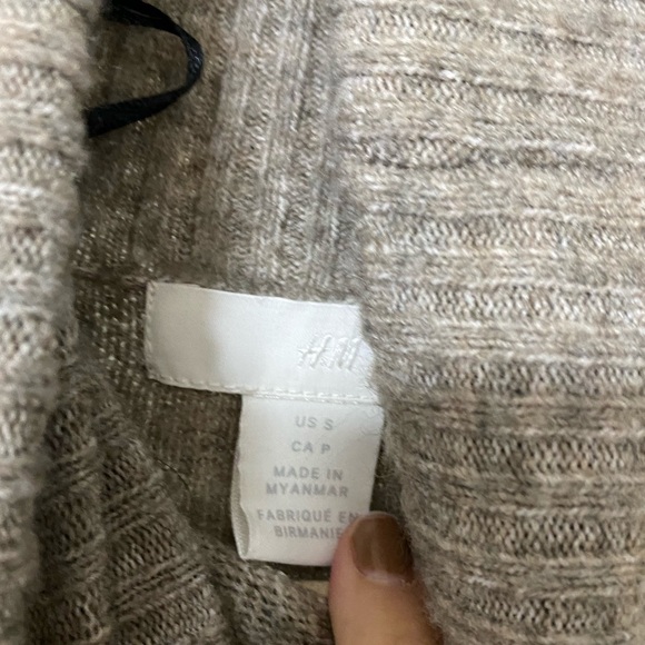 H&M Turtleneck Oversized Sweater - Small - Picture 2 of 3